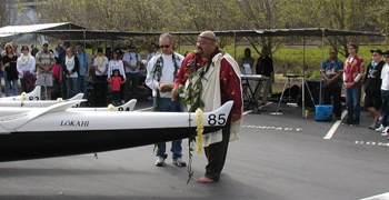 Liko Puha blessing the Lokahi canoes