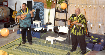 Liko Puha performing with Pomaika'i Gaui